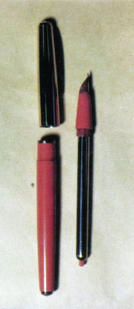 発見された万年筆の写真